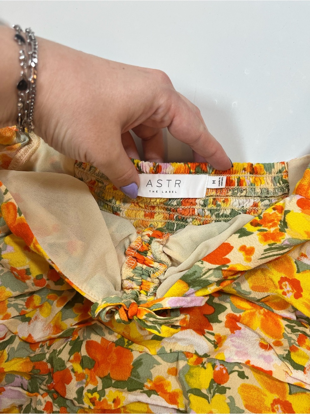 ASTR The Label Orange Lilac Floral Ruched Puff Sleeve Top M - Picture 2 of 5
